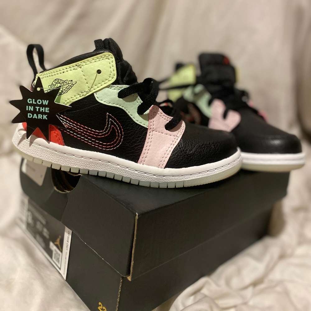 NEW Jordan 1 Mid- 9c